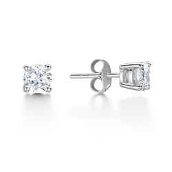 Orecchini A Lobo Con Naturale Diamanti A Taglio Rotondo Da 2.90 Carati. Oro Bianco 14K