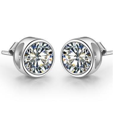 Orecchino Rotondo Con Genuino Diamante Solitario Incastonato A Castone Oro Bianco 4 Ct.