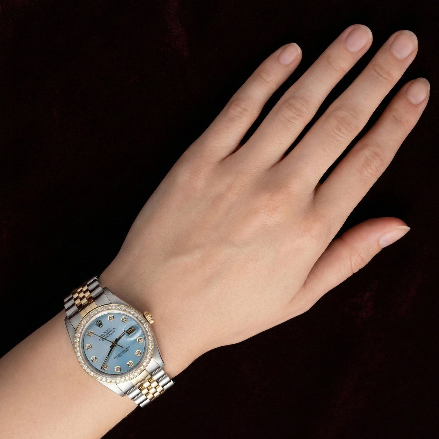 Orologio Rolex Datejust con Bracciale Jubilee, Quadrante Blu con Diamanti, Lunetta e Funzione di Regolazione Rapida della Data