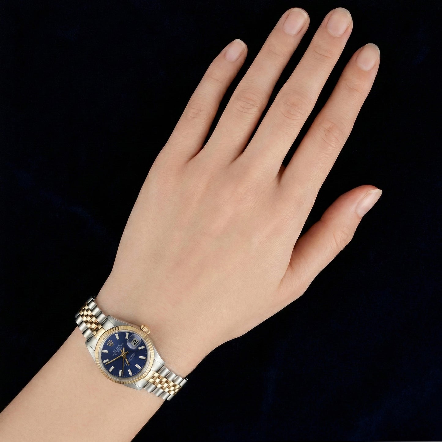 Orologio con quadrante blu e cinturino Rolex acciaio inossidabile e bracciale giubileo in oro con lunetta scanalata