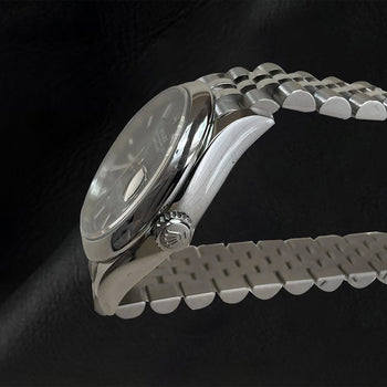 Orologio da donna Rolex con quadrante luminoso verde menta e data-solo da 31 mm