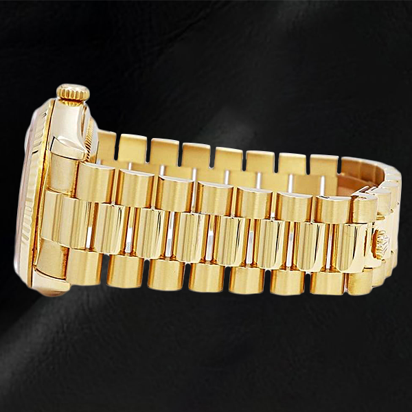 Orologio Rolex 18238 Day-Date 36mm in oro giallo con quadrante champagne e diamanti