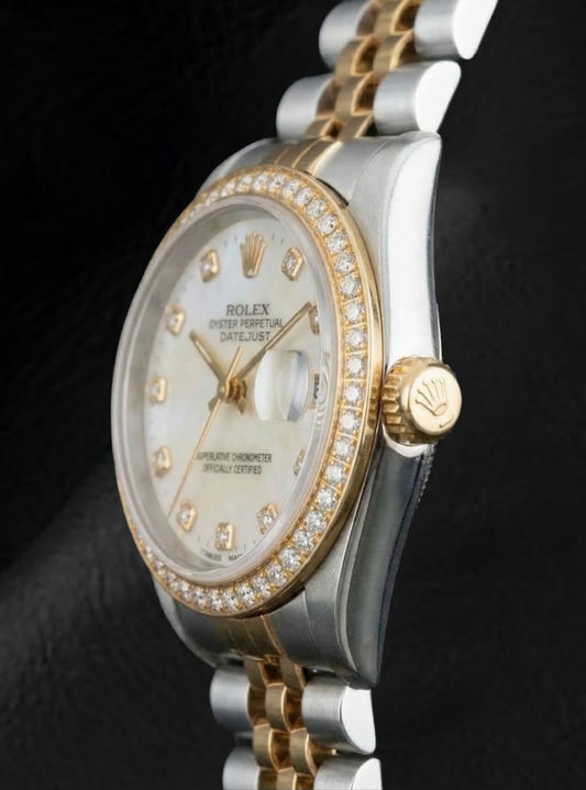 Orologio Rolex Datejust anno 2000 con quadrante in madreperla bianca e diamanti, cassa bicolore da 31 mm.