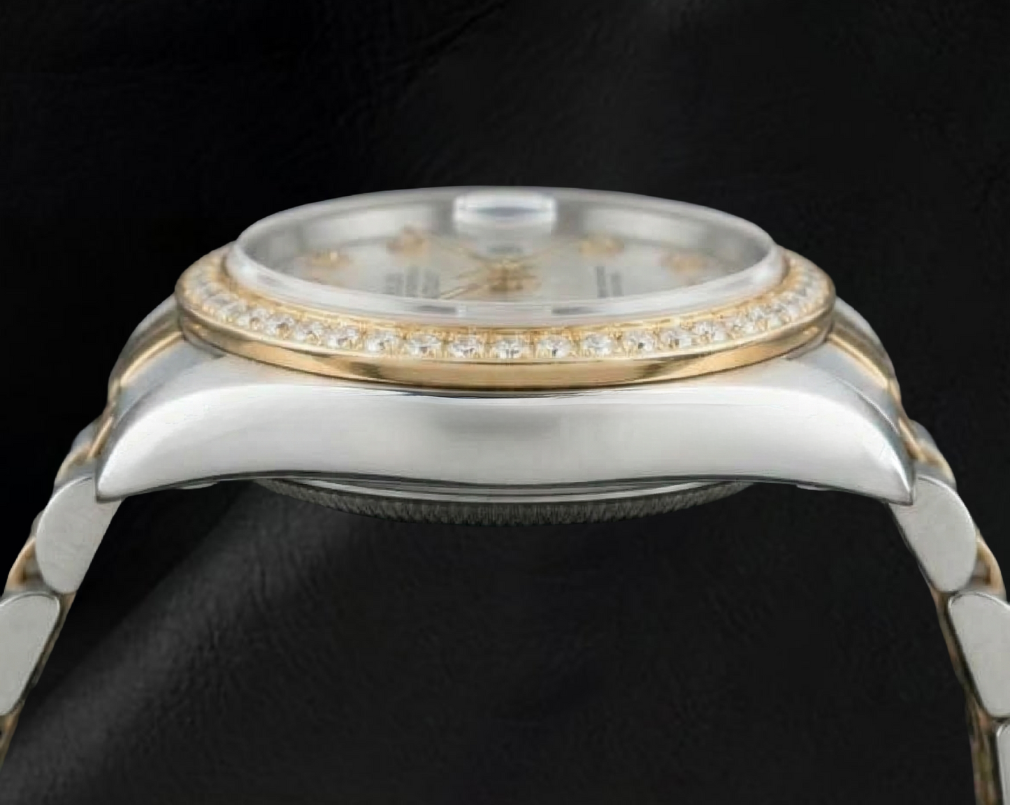Orologio Rolex Datejust anno 2000 con quadrante in madreperla bianca e diamanti, cassa bicolore da 31 mm.