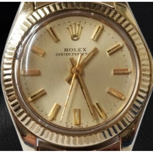 Orologio Rolex Oyster Perpetual da 24 mm con quadrante champagne e oro giallo
