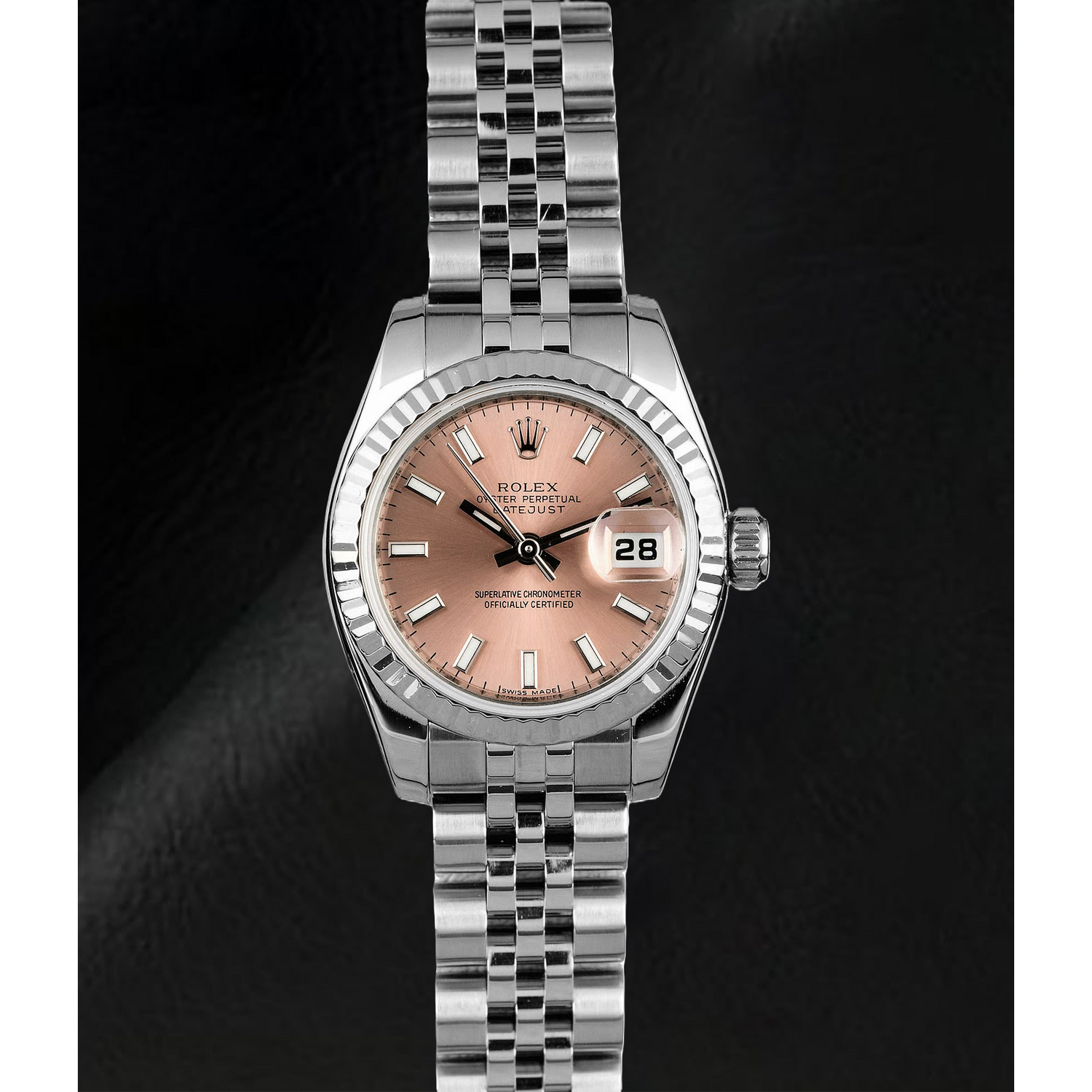 Orologio Rolex da donna Datejust 26 mm con quadrante color salmone, lunetta scanalata e chiusura a scomparsa Jubilee