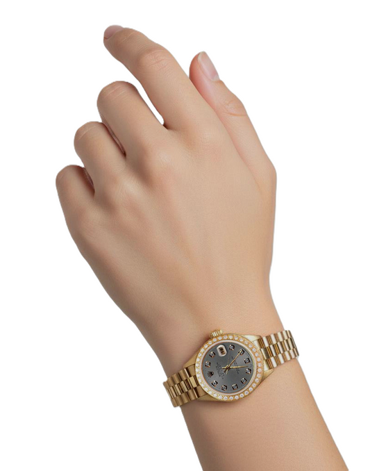 Orologio Rolex presidente in oro giallo con quadrante grigio con diamanti e lunetta da donna P2