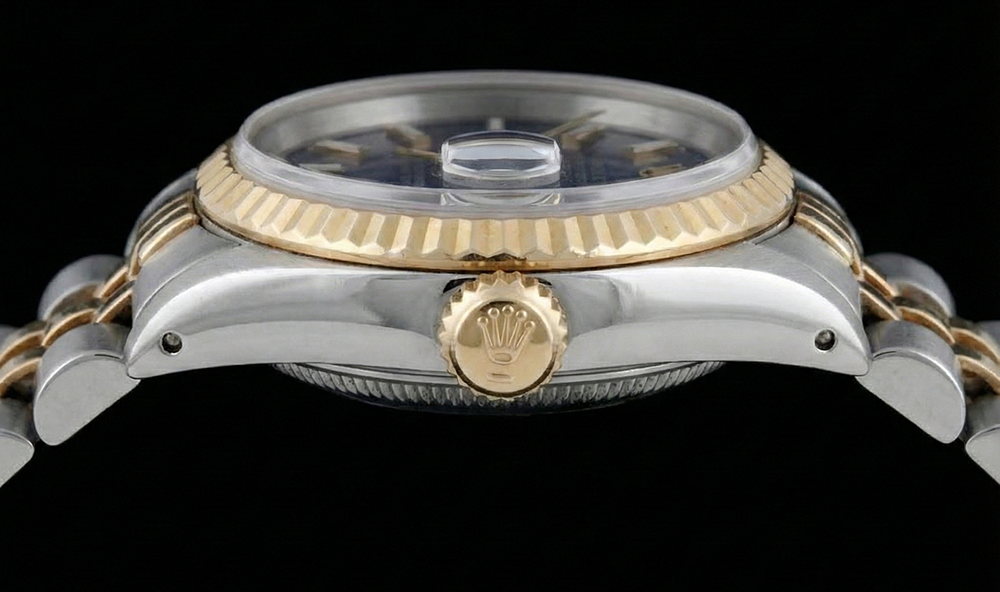 Orologio con quadrante blu e cinturino Rolex acciaio inossidabile e bracciale giubileo in oro con lunetta scanalata
