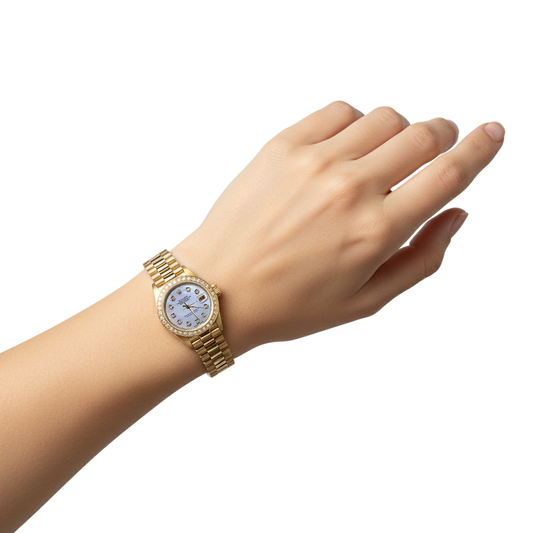 Orologio da donna in oro giallo con quadrante in madreperla e diamanti, con lunetta stile presidenziale Rolex