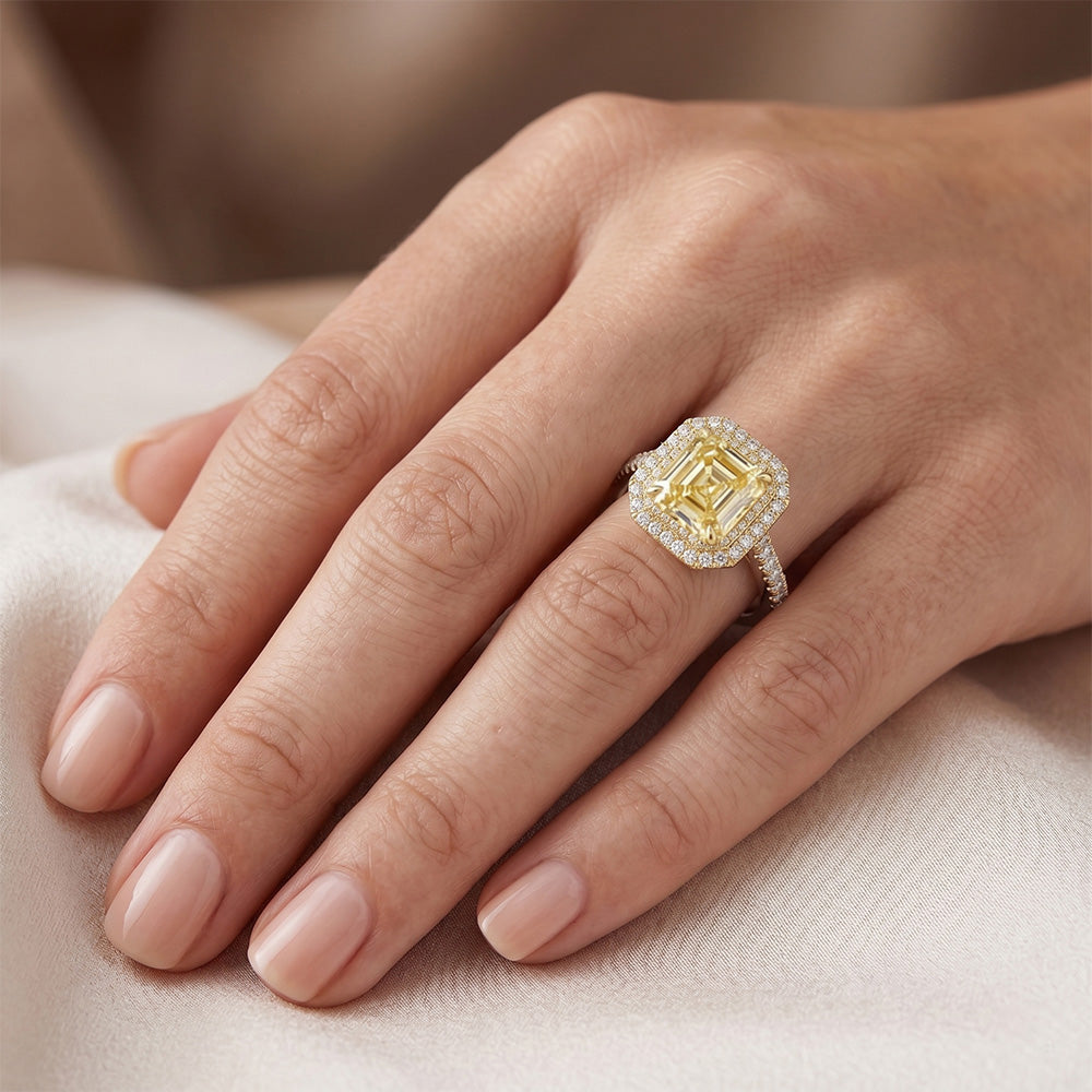 Pavé Anello con Pavé Halo – Diamante Giallo Fancy 2,5 carati Oro