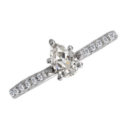 Raffinato Cuscino Antico Brillante Anello Solitario con Accenti