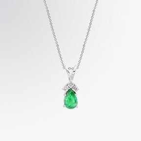 Pendente Verde Smeraldo Pera Con Diamanti Rotondi 3.55 Carati Oro Bianco 14K