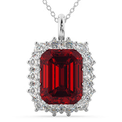 Pendente da donna in oro bianco con diamanti e rubini rossi con taglio smeraldo. 9.75 ct.