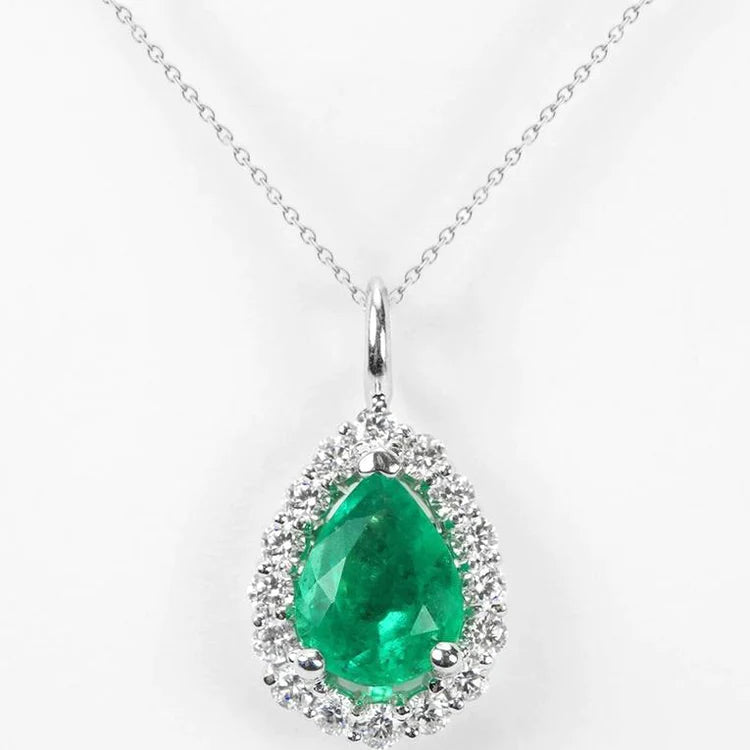 Pendente in oro bianco 14 carati con Verde smeraldo con diamanti 8.5 carati
