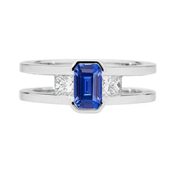 Princess Diamond 3 Stone Emerald Sapphire Ring 1,25 carati con gambo diviso con oro bianco 14K