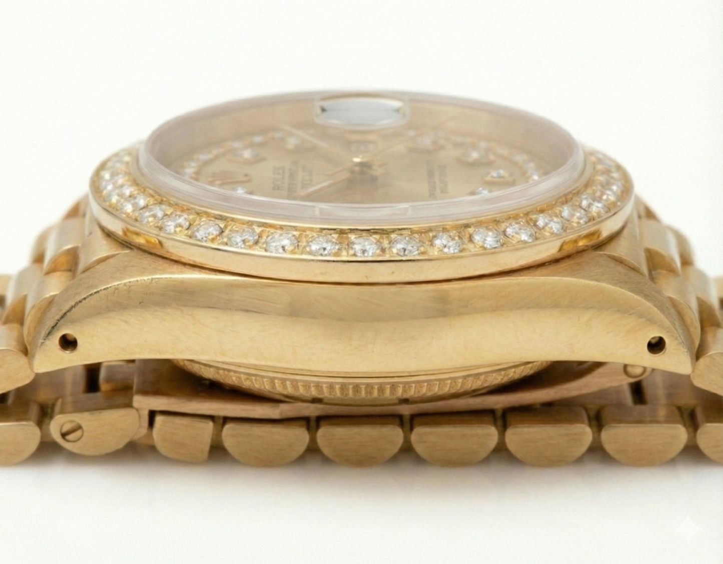 Quadrante con doppia fila di orologi Rolex modello Datejust con lunetta in diamanti, stilestile presidenziale