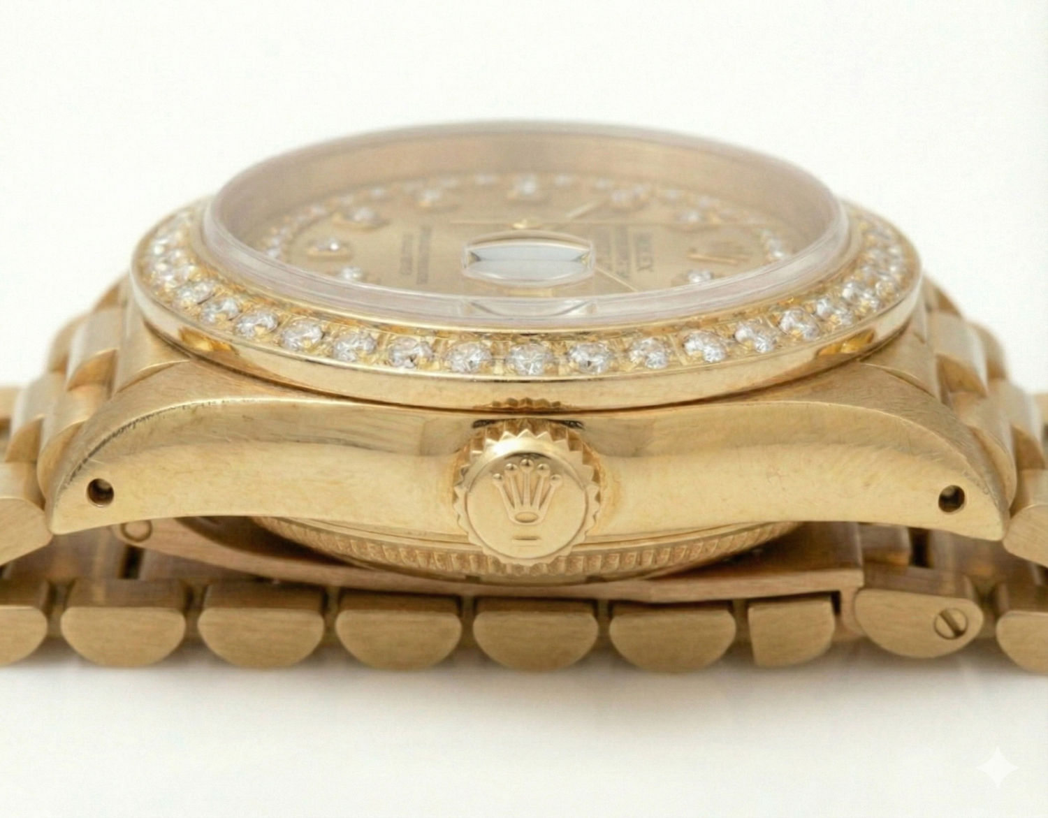 Quadrante con doppia fila di orologi Rolex modello Datejust con lunetta in diamanti, stilestile presidenziale