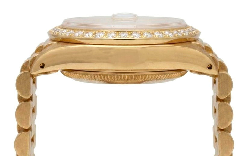 Quadrante in diamanti color salmone con lunetta Orologio Rolex in stile presidenziale Datejust