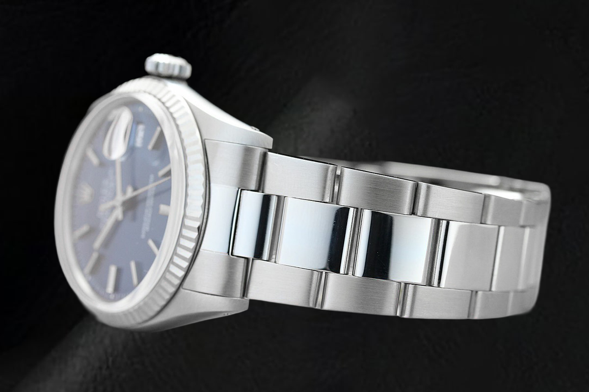 Orologio Rolex Datejust 36 mm in Acciaio Inossidabile con Lunetta Zigrinata e Quadrante Blu con Indici a Bastone
