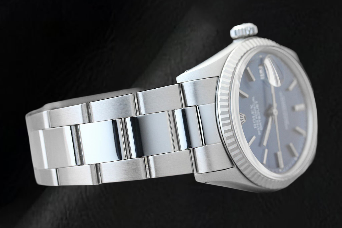 Orologio Rolex Datejust 36 mm in Acciaio Inossidabile con Lunetta Zigrinata e Quadrante Blu con Indici a Bastone