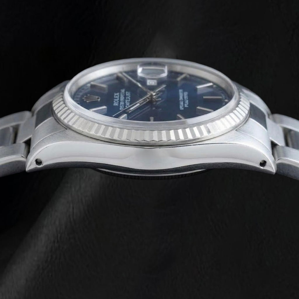 Orologio Rolex Datejust 36 mm in Acciaio Inossidabile con Lunetta Zigrinata e Quadrante Blu con Indici a Bastone