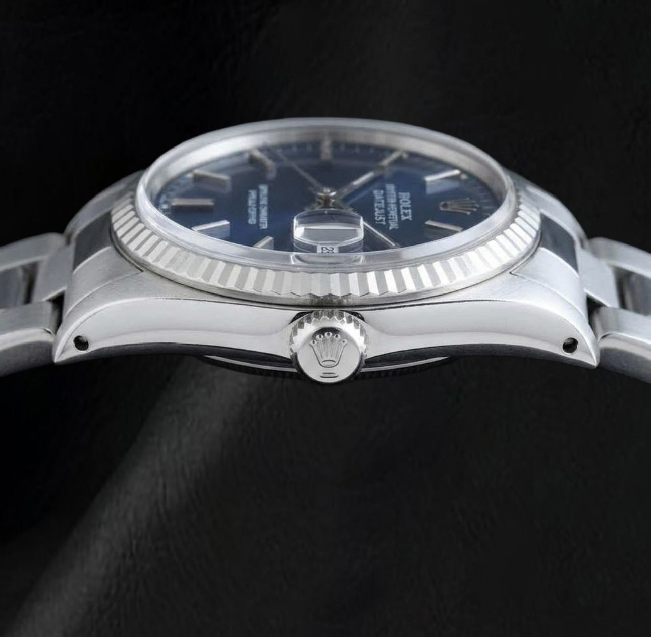 Orologio Rolex Datejust 36 mm in Acciaio Inossidabile con Lunetta Zigrinata e Quadrante Blu con Indici a Bastone