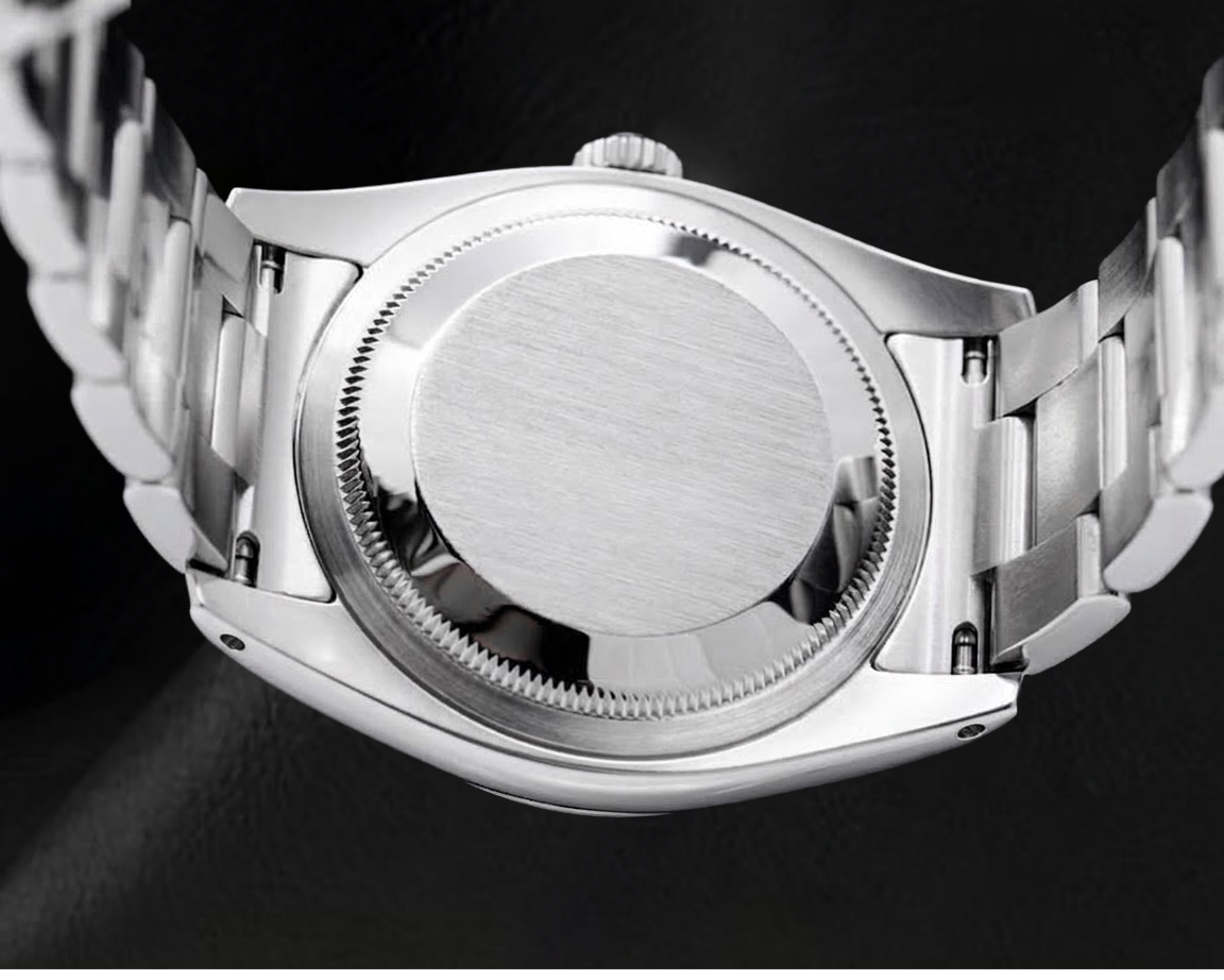 Orologio Rolex Datejust 36 mm in Acciaio Inossidabile con Lunetta Zigrinata e Quadrante Blu con Indici a Bastone