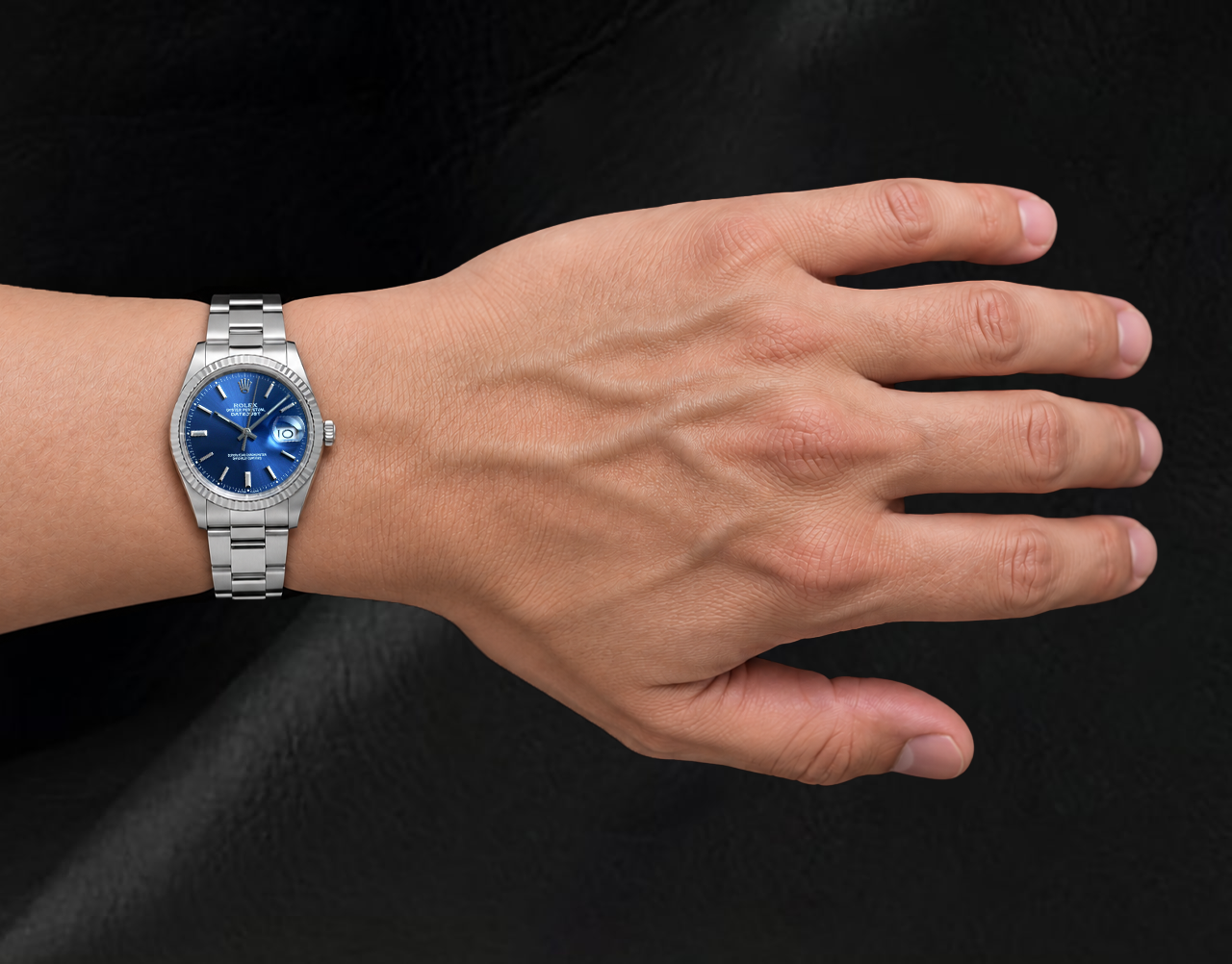 Orologio Rolex Datejust 36 mm in Acciaio Inossidabile con Lunetta Zigrinata e Quadrante Blu con Indici a Bastone