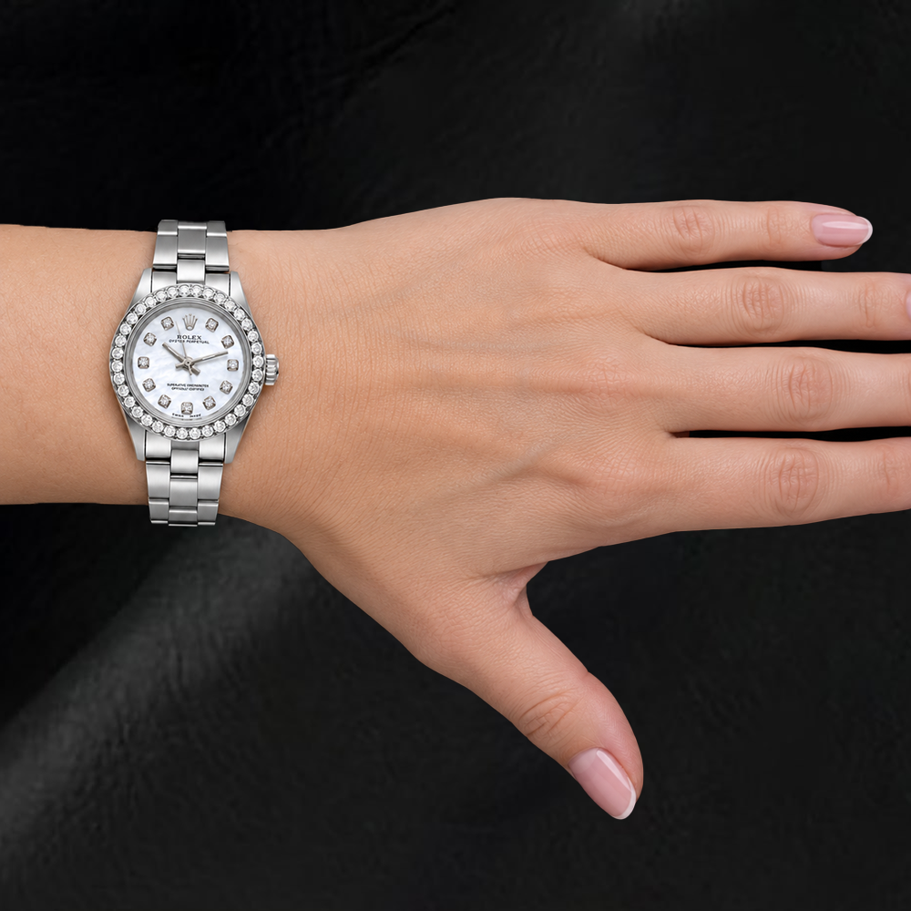 Rolex Oyster Perpetual 67193 26 mm Orologio in Acciaio Inossidabile con Quadrante con Diamanti in Madreperla Bianca