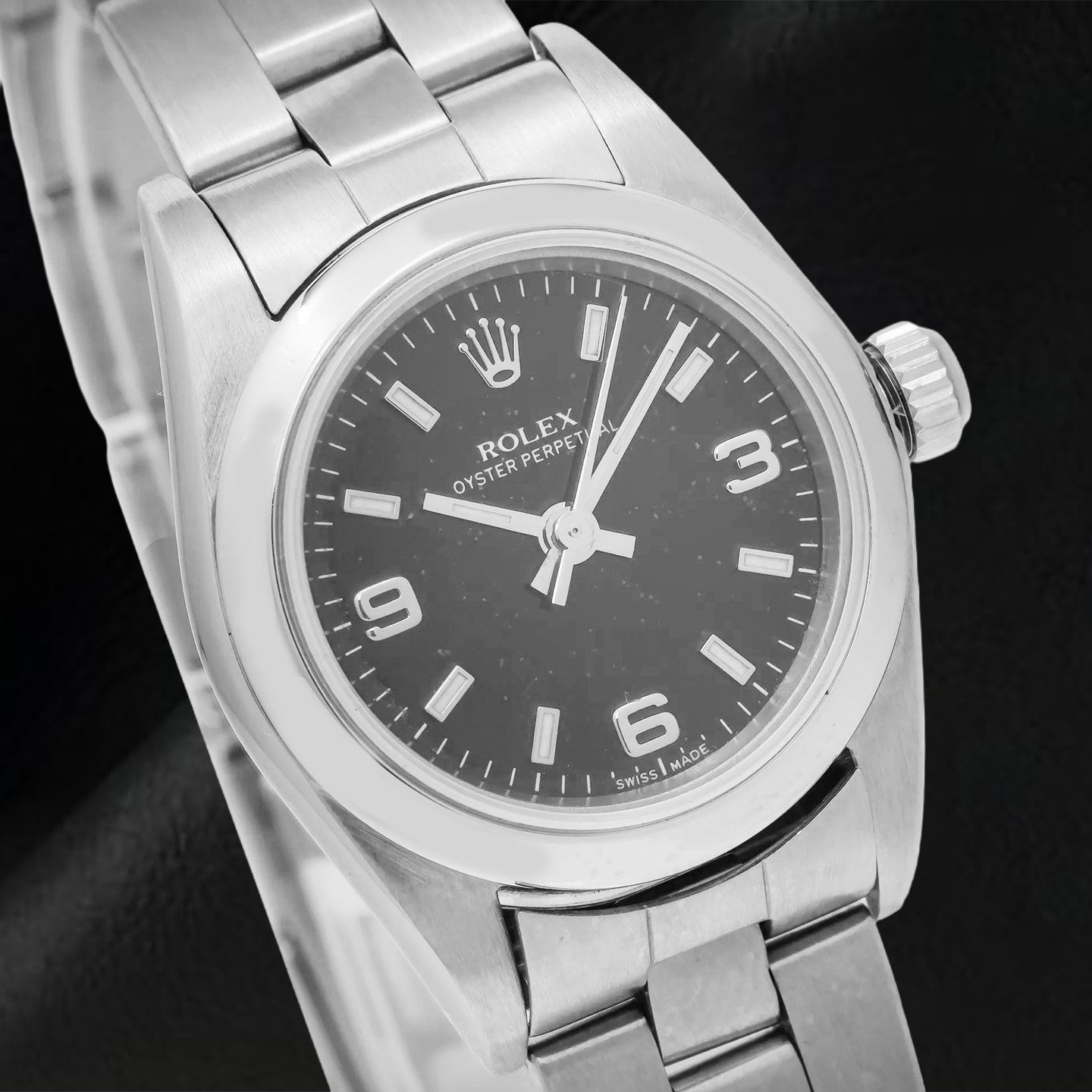 Orologio Rolex Oyster Perpetual 76094 26 mm Quadrante Nero con Numeri Arabi Bracciale Oyster in Acciaio Inossidabile