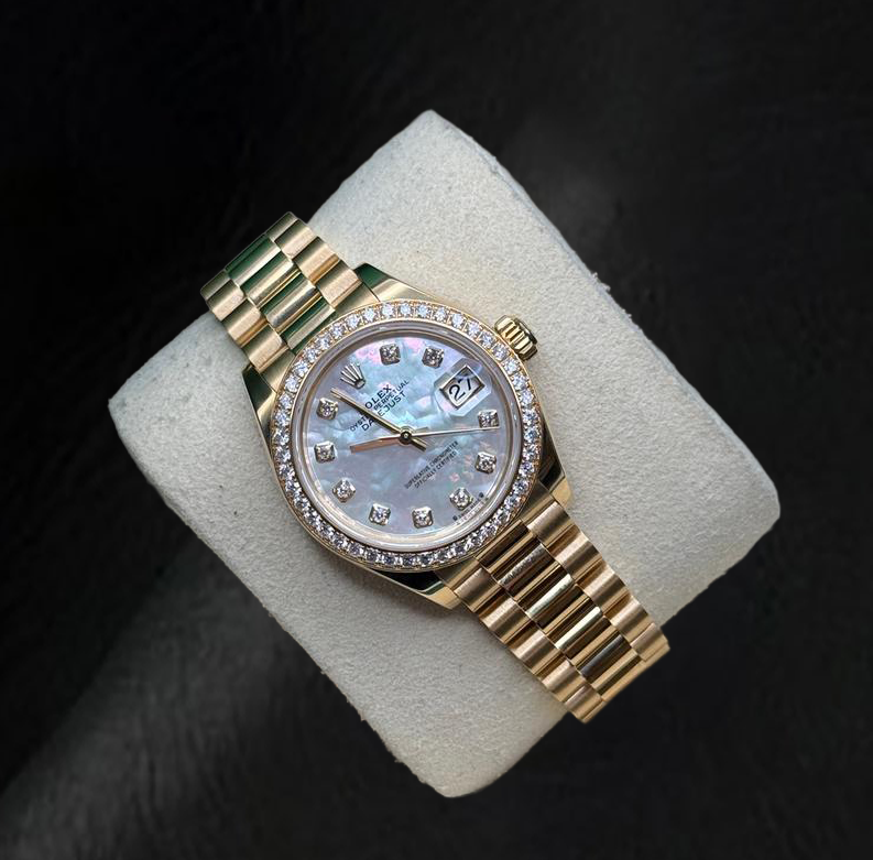 Orologio Rolex President 28 mm in Oro Giallo Quadrante con Diamanti in Madreperla Bianca