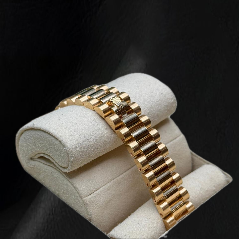 Orologio Rolex President 28 mm in Oro Giallo Quadrante con Diamanti in Madreperla Bianca