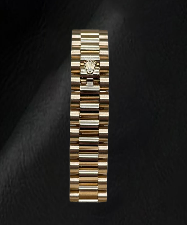 Orologio Rolex President 28 mm in Oro Giallo Quadrante con Diamanti in Madreperla Bianca