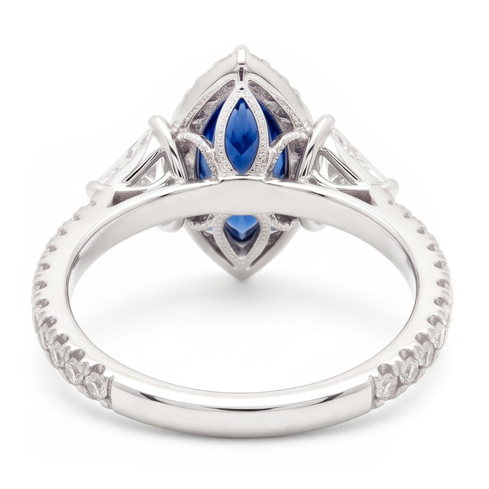 Anello di Fidanzamento con Zaffiro Blu Naturale Taglio Marquise da 3 Carati Halo a Tre Pietre in Platino
