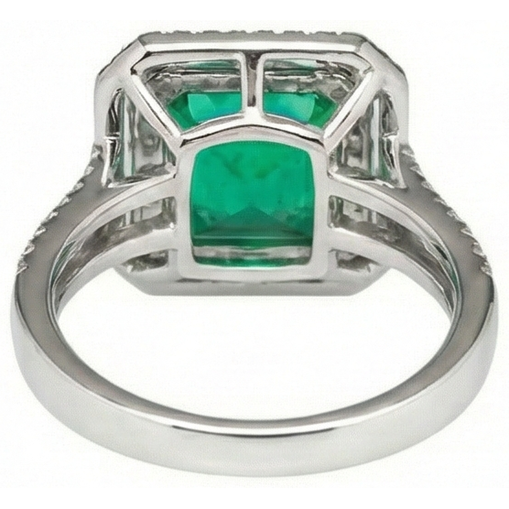 Smeraldo verde taglio principessa da 10 ct con anello di diamanti