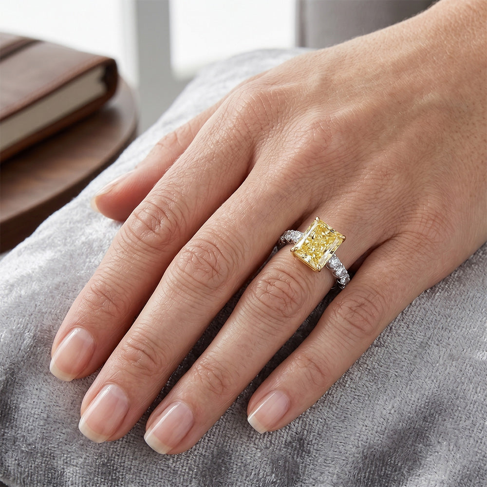 Sofisticato Anello Statement con Diamante Canarino Purezza VVS