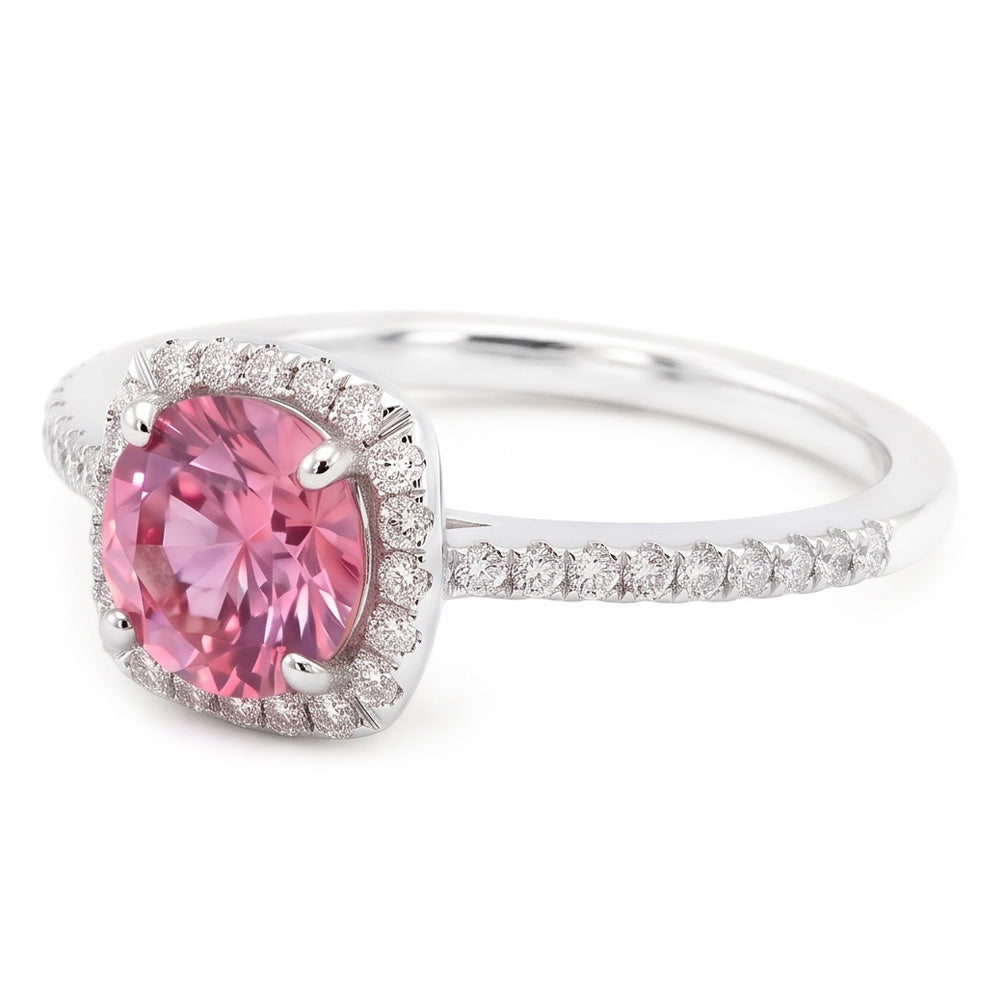 Solitario rotondo con zaffiro rosa centrale con accenti Anello da 1,15 ct.
