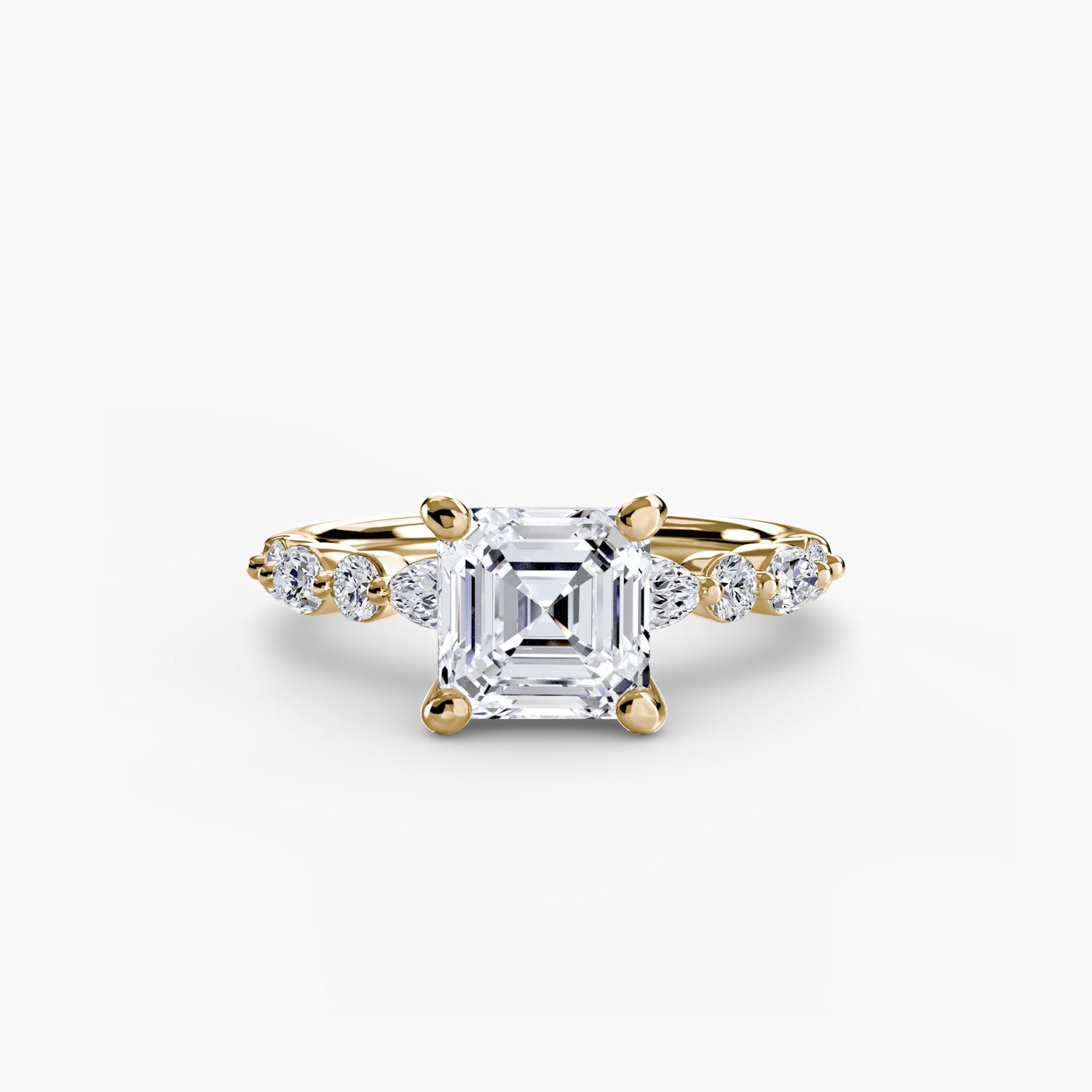Setting Gold con Diamante Fine – primo piano