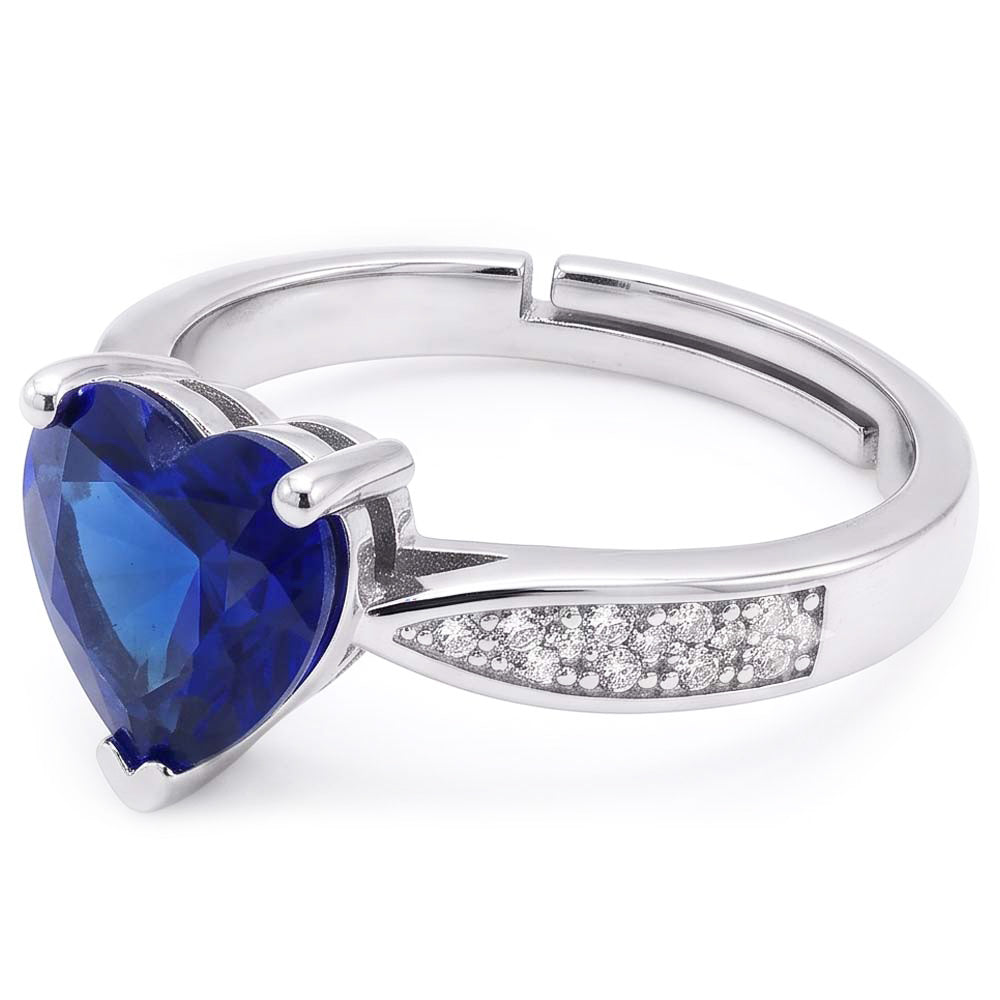 anello a cuore con diamanti a gambo affusolato in zaffiro blu da 2 carati