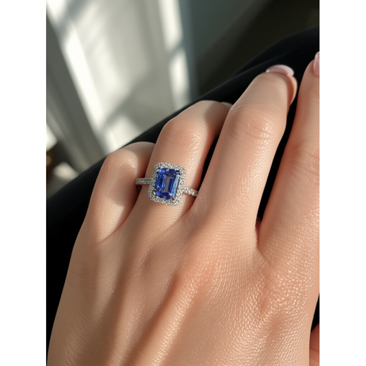 anello alone con zaffiro blu taglio smeraldo da 4,25 carati e diamante