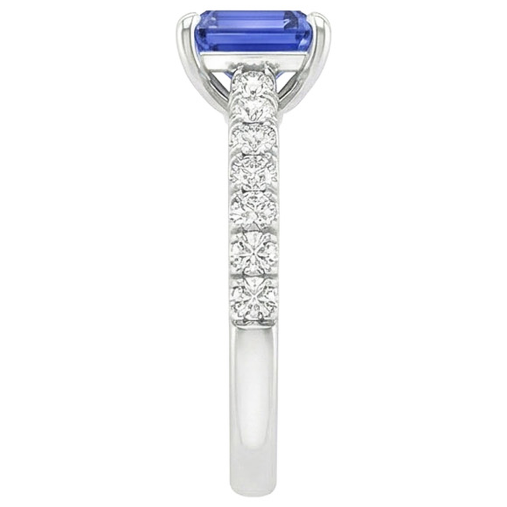 anello con zaffiro Smeraldo Ceylon 4,25 carati e Pavé di diamanti in oro bianco 14K