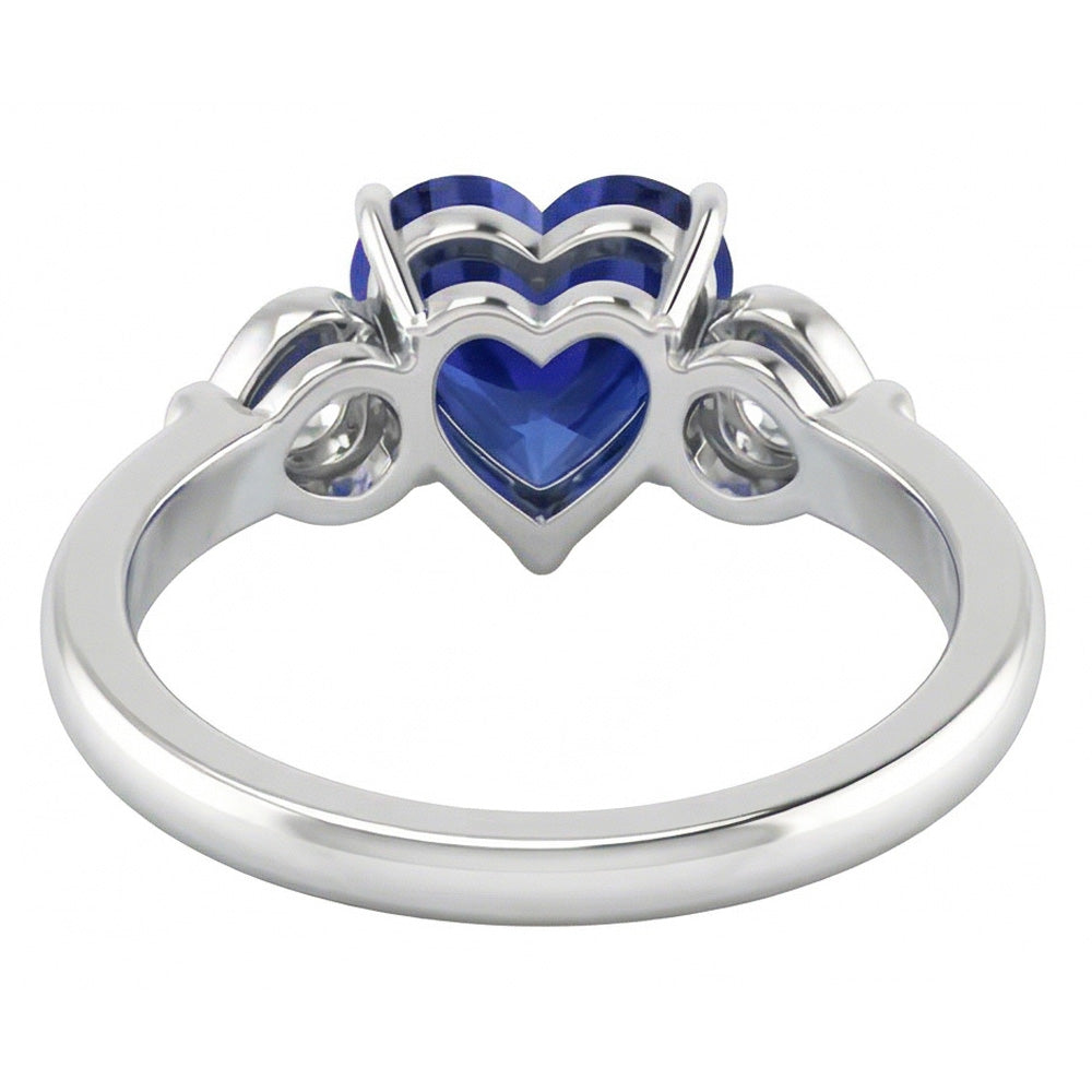 anello cuore con zaffiro blu profondo 1,75 carati e diamanti tre pietre in oro bianco 14K