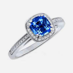 anello di fidanzamento con diamanti tondi zaffiro blu Ceylon da 3,35 carati in oro bianco 14K