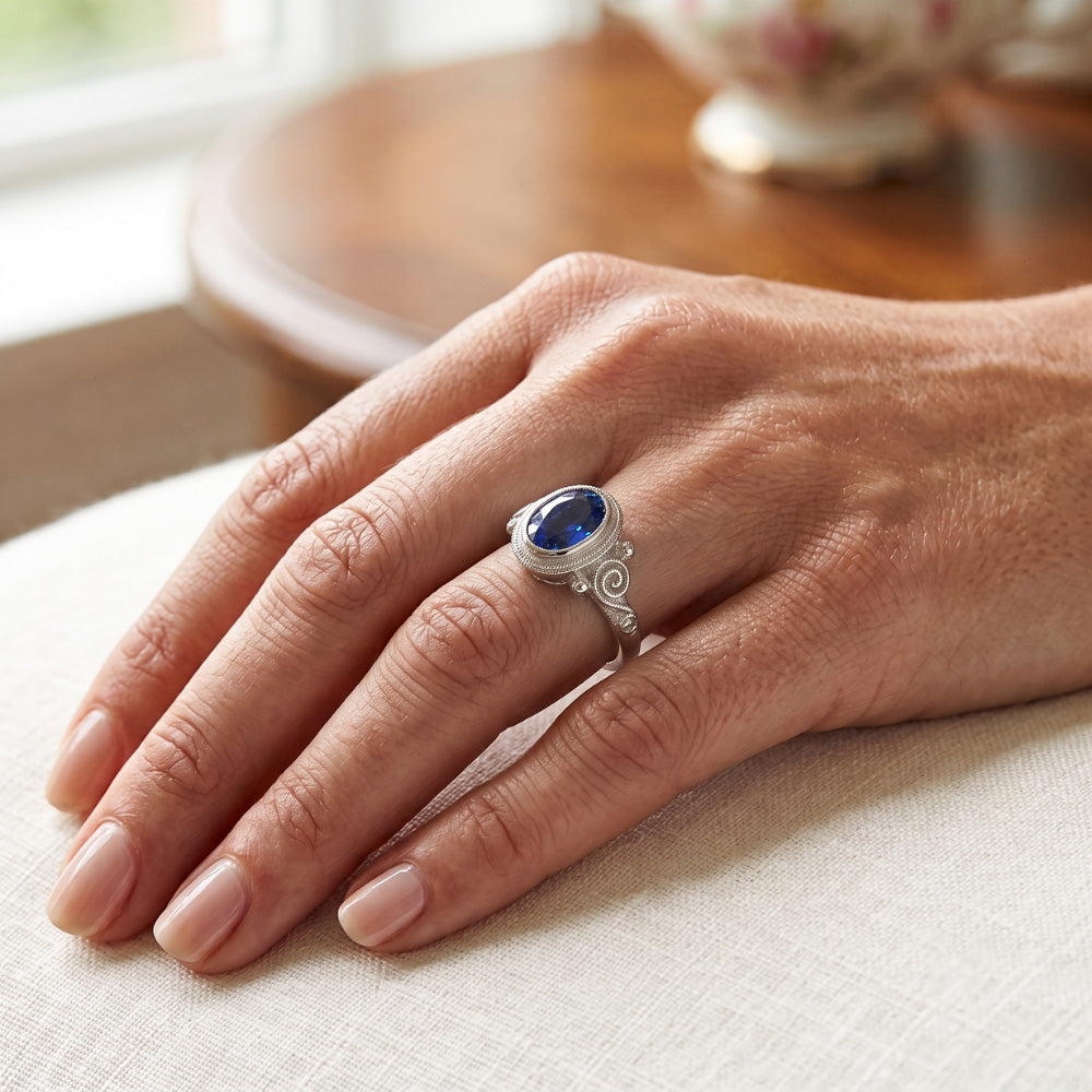 anello solitario in stile antico con zaffiro blu ovale 2 carati in oro bianco 14K