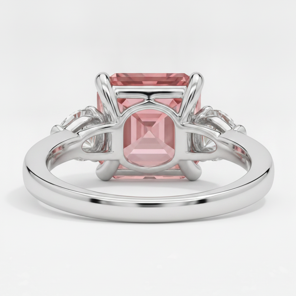 Anello a tre pietre in platino con zaffiro Padparadscha autentico taglio Asscher da 3,6 carati e trilliant bianchi