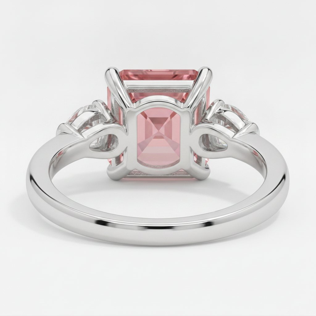 Anello a tre pietre in platino con zaffiro Padparadscha autentico taglio Asscher da 3,6 carati e trilliant bianchi