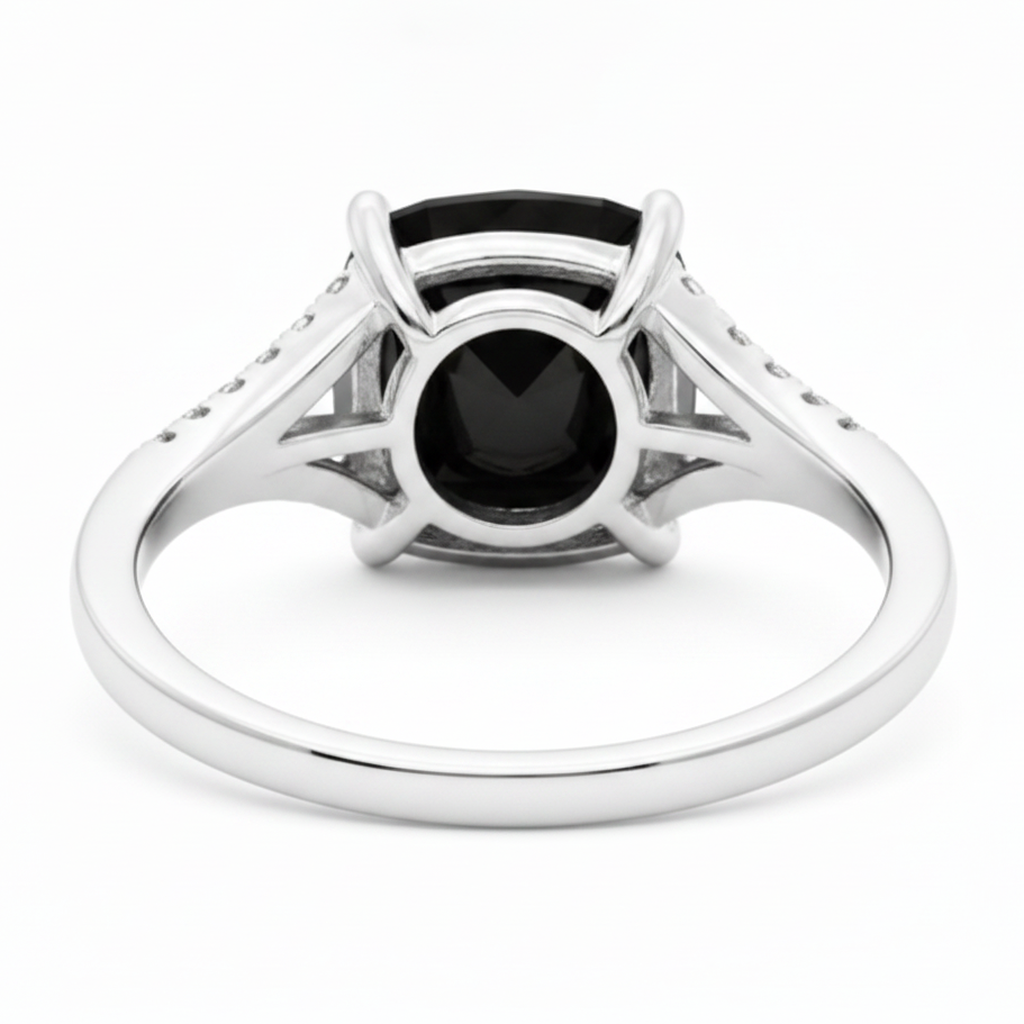 Anello con Diamante Nero Naturale Taglio Cuscino da 3,2 Carati Pavé Cattedrale in Oro Bianco 14K