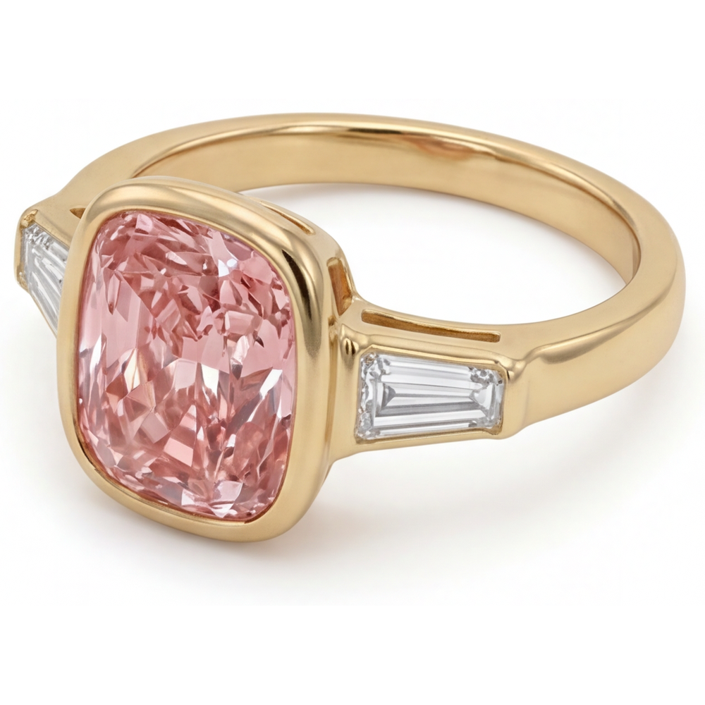 Anello a tre pietre in Oro Giallo 14K con zaffiro Padparadscha naturale pesca taglio cuscino da 3,9 carati e baguette bianchi con lunetta