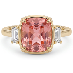 Anello a Tre Pietre in Oro Giallo 14K con Zaffiro Padparadscha Naturale Taglio Cuscino da 3,4 Carati e Diamanti Baguette Bianchi