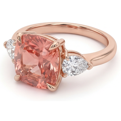 Anello di Fidanzamento con Zaffiro Padparadscha Naturale Taglio Cuscino da 2,9 Carati a Tre Pietre in Oro Rosa 14K Fascia Liscia